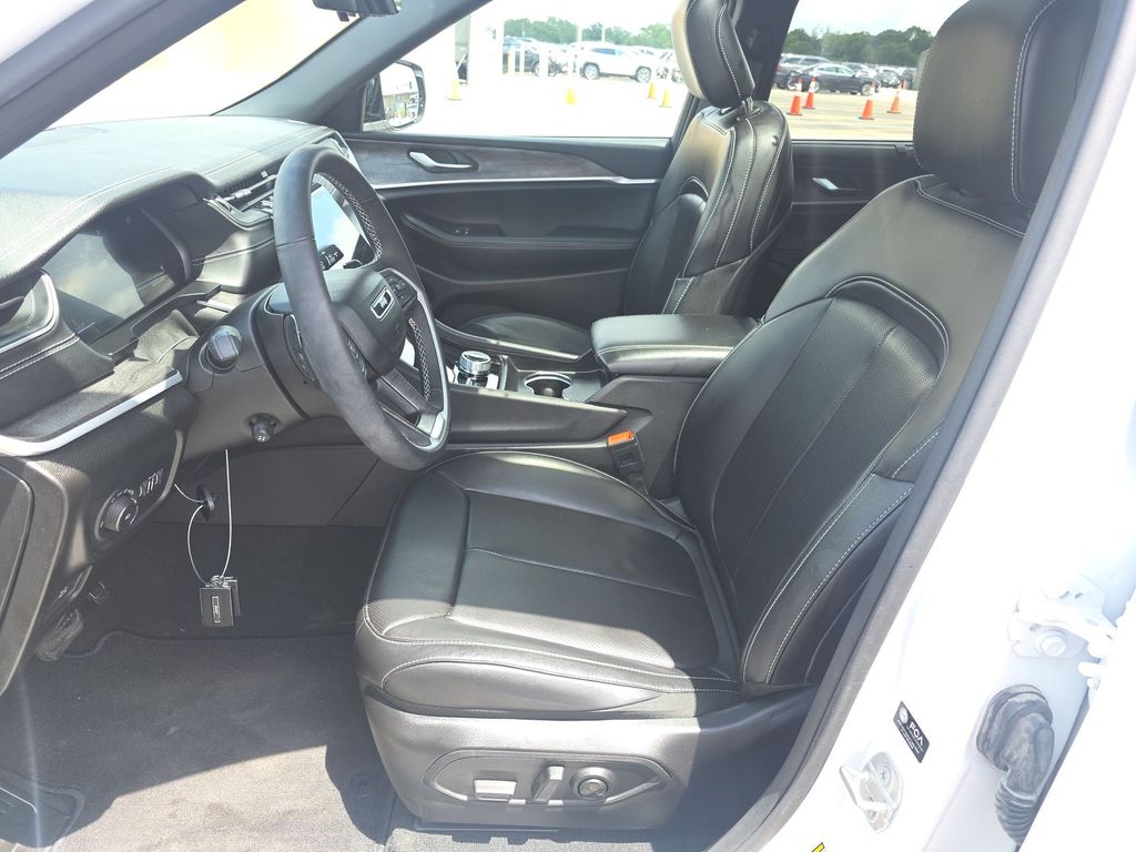 2025 Bright White Clearcoat Jeep Grand Cherokee Limited 4X4 SUV