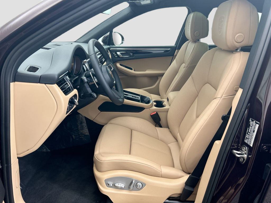Thumbnail: 2026 Porsche Macan - 5