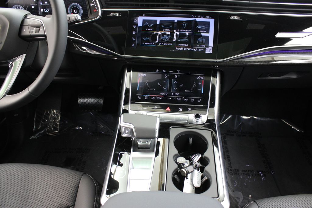 new 2025 Audi Q7 car, priced at $64,158