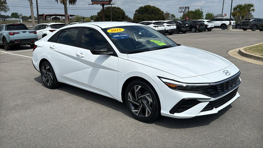 Serenity White 2025 Hyundai Elantra SEL Sport FWD Sedan Front-Wheel Drive Continuously Variable Transmission