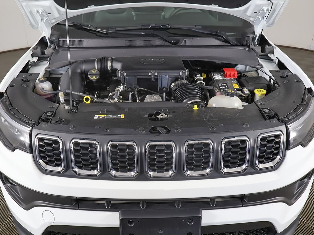 Used 2025 White Jeep Latitude image 19