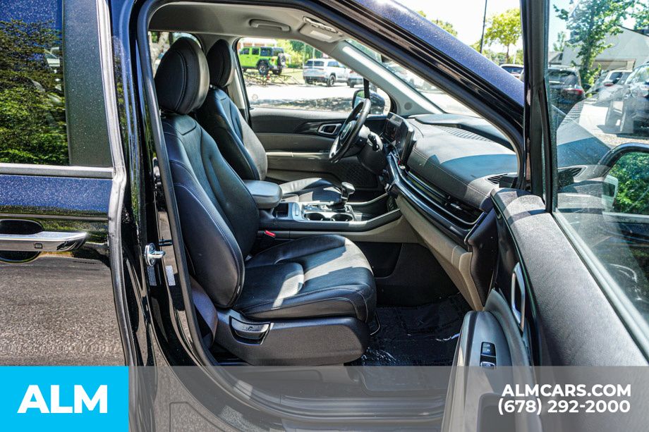 Used 2025 Black Kia LXS image 25