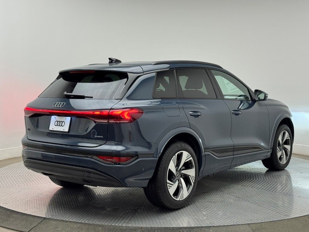 2025 Audi e-tron Premium 10