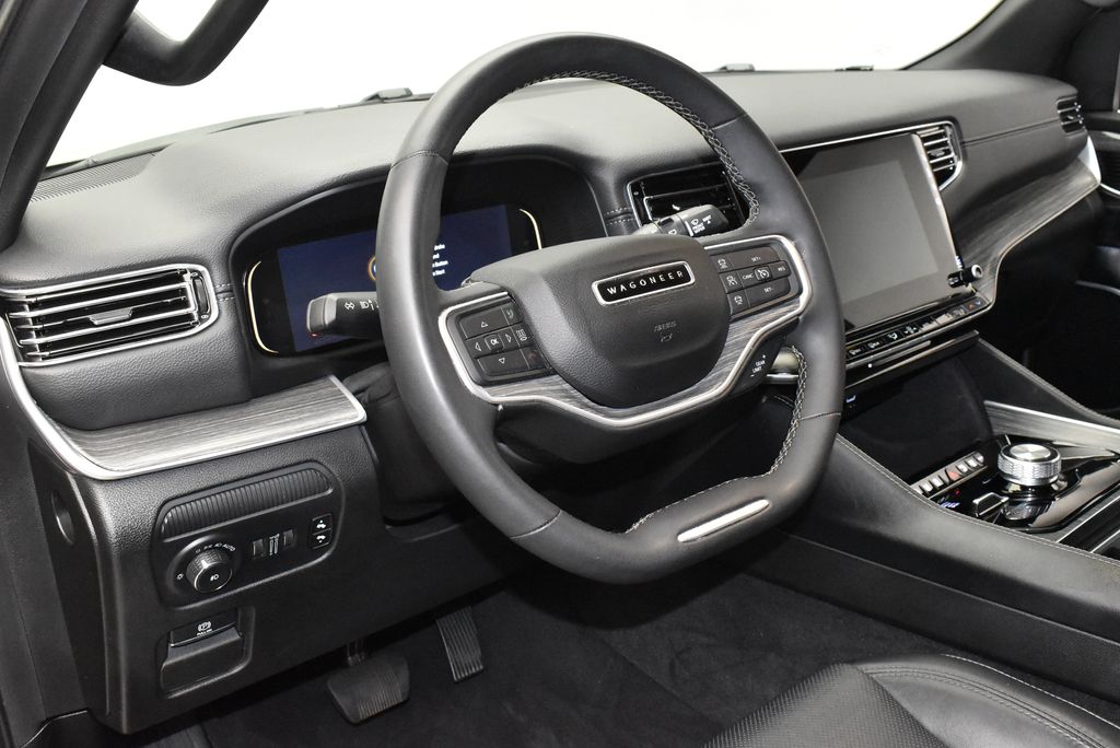 Thumbnail: 2024 Jeep Wagoneer - 17