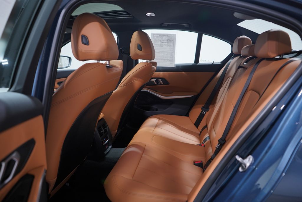 Thumbnail: 2025 BMW 3 Series - 9
