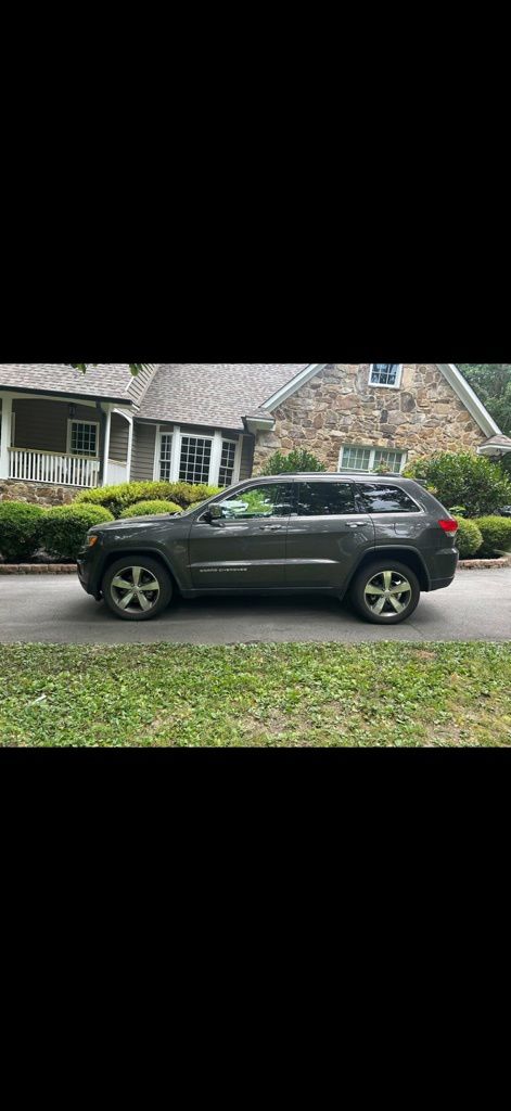 Gray (Granite Crystal Metallic Clearcoat) 2015 Jeep Grand Cherokee SUV / Crossover 4X2 8-Speed Automatic