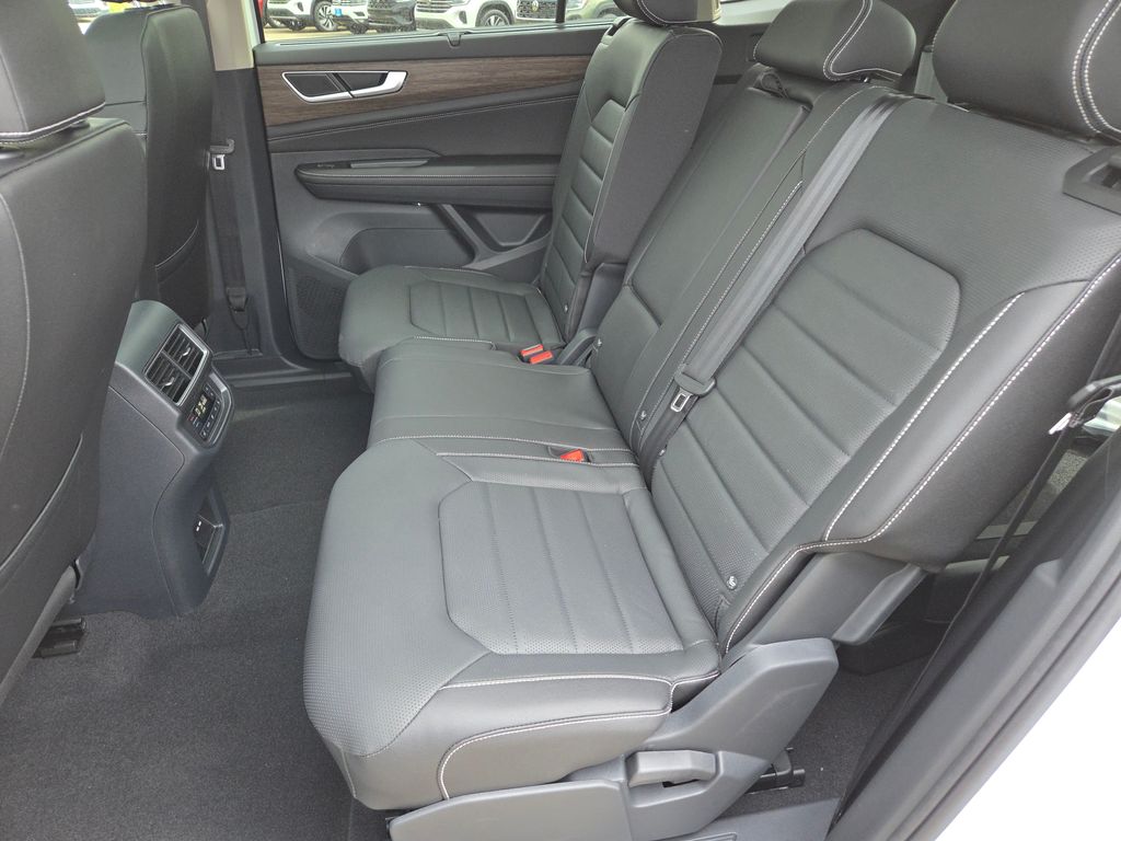 New 2026 White/off-white Volkswagen 2.0T SEL image 8