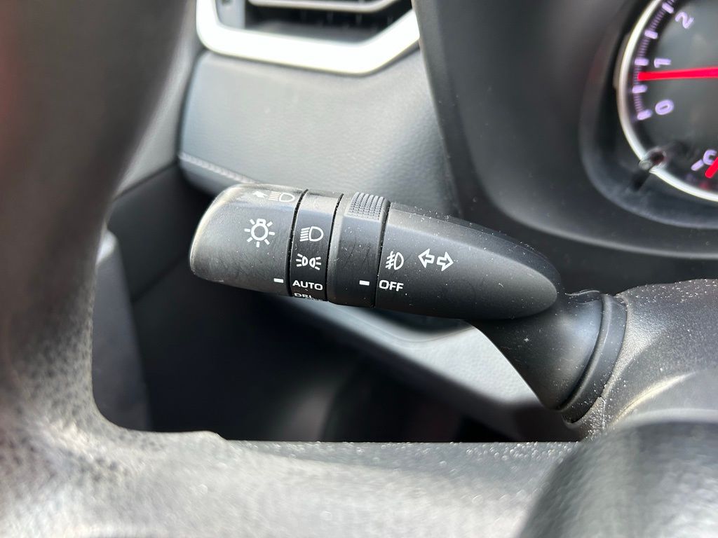 Thumbnail: 2021 Toyota RAV4 - 22