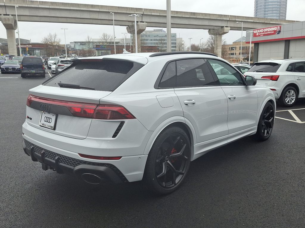 2025 Audi RS Q8 4.0T 3