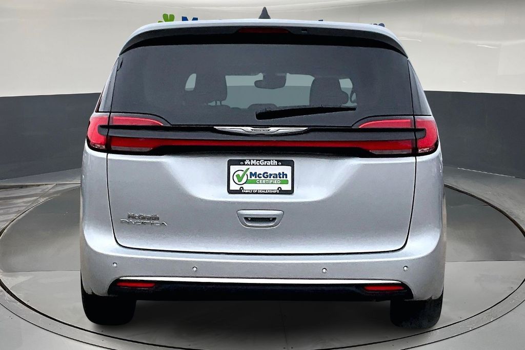 View vehicle photo 5