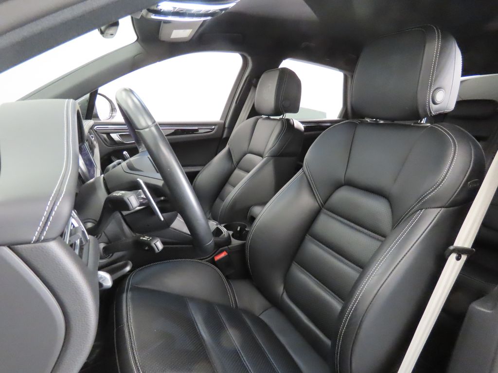 Thumbnail: 2025 Porsche Macan - 5