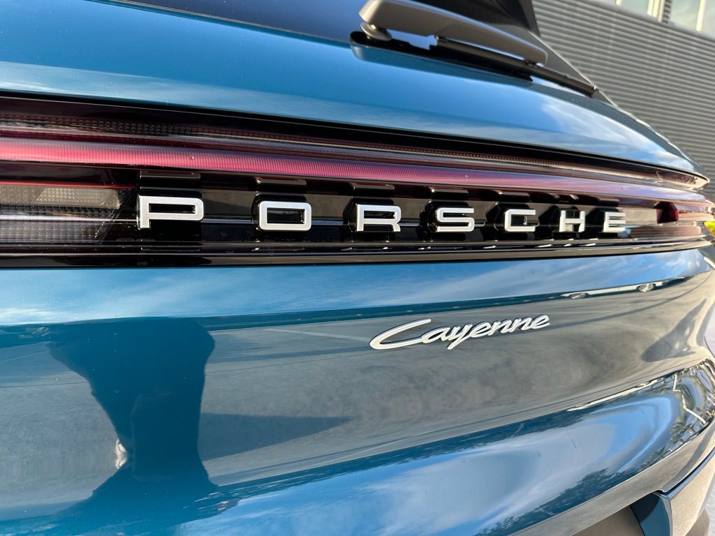 Thumbnail: 2026 Porsche Cayenne - 14