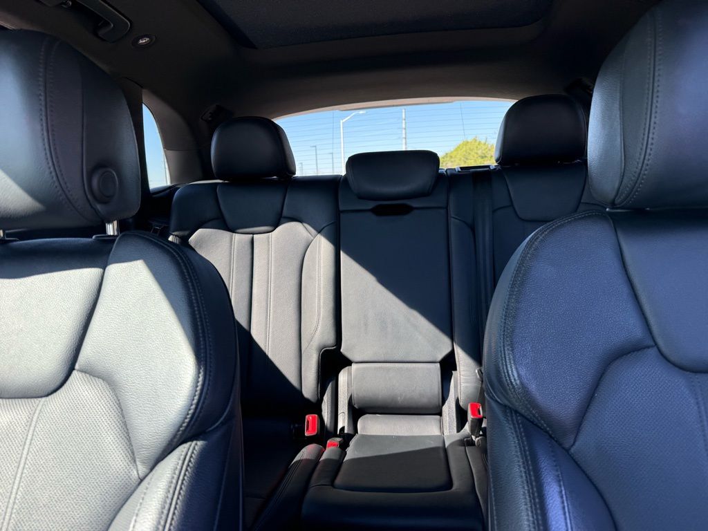 Thumbnail: 2019 Audi SQ5 - 21