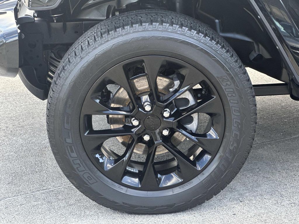 Thumbnail: 2023 Jeep Wrangler - 9