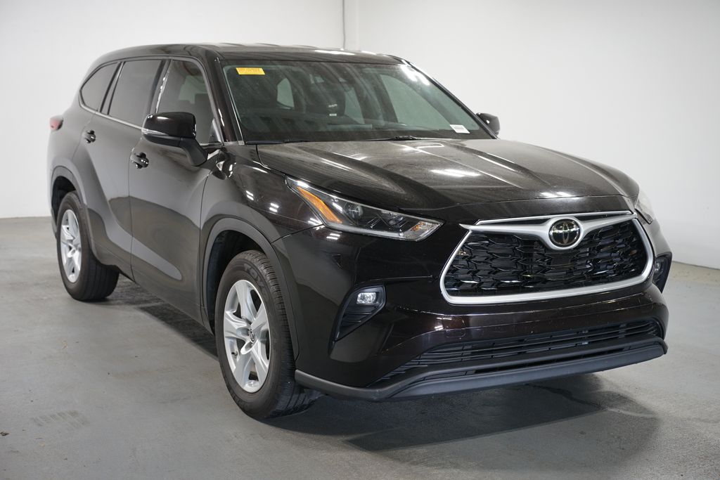 Thumbnail: 2021 Toyota Highlander - 3