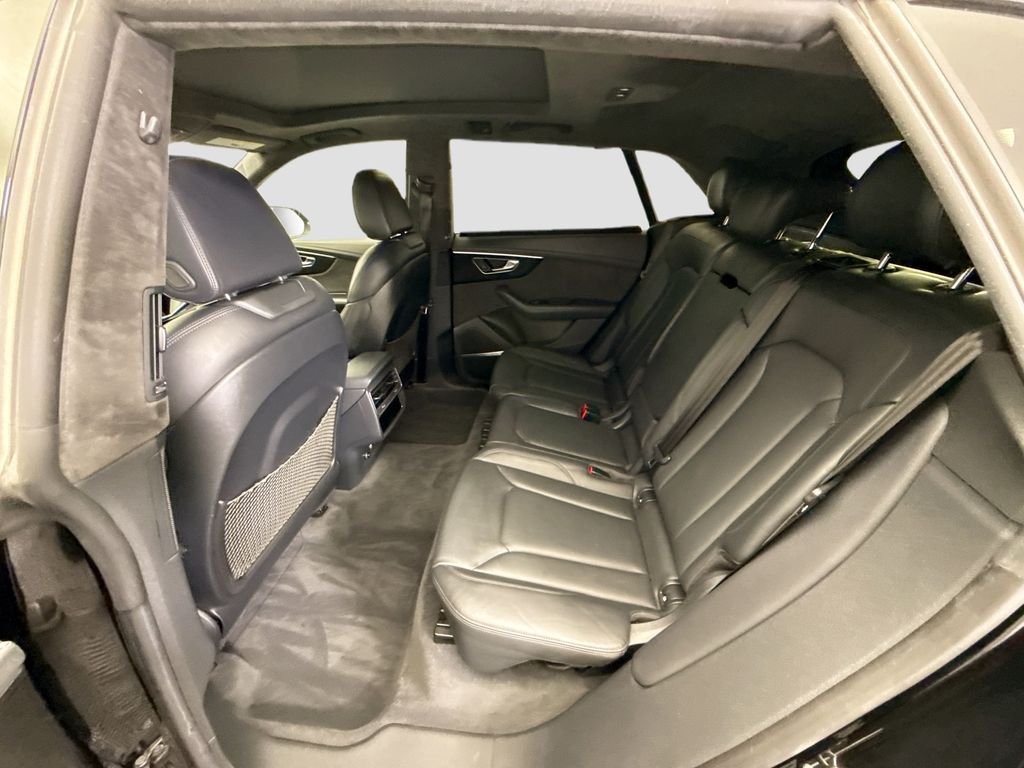 Thumbnail: 2020 Audi Q8 - 20