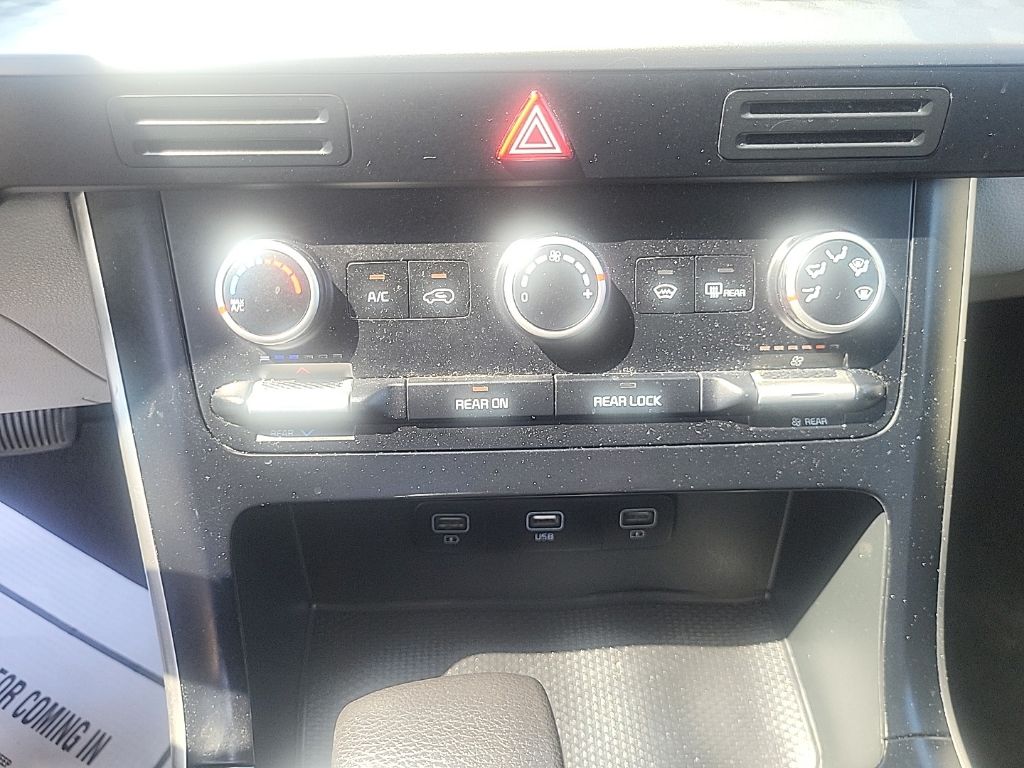 2022 Black Kia Carnival LX FWD Van