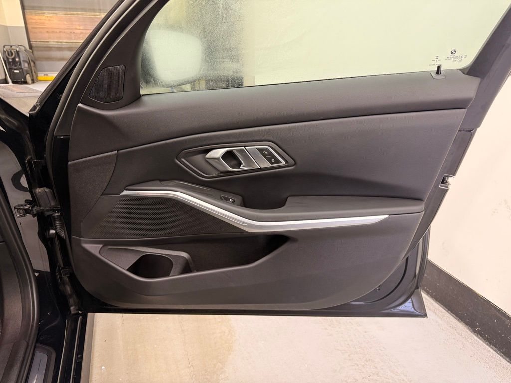 Thumbnail: 2023 BMW 3 Series - 27