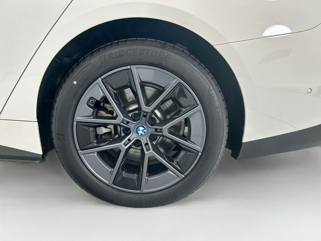 Thumbnail: 2023 BMW i4 - 30
