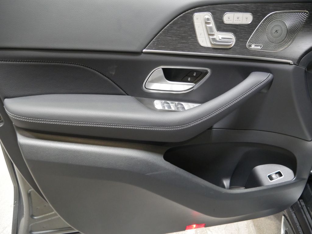 Thumbnail: 2026 Mercedes-Benz GLE - 16