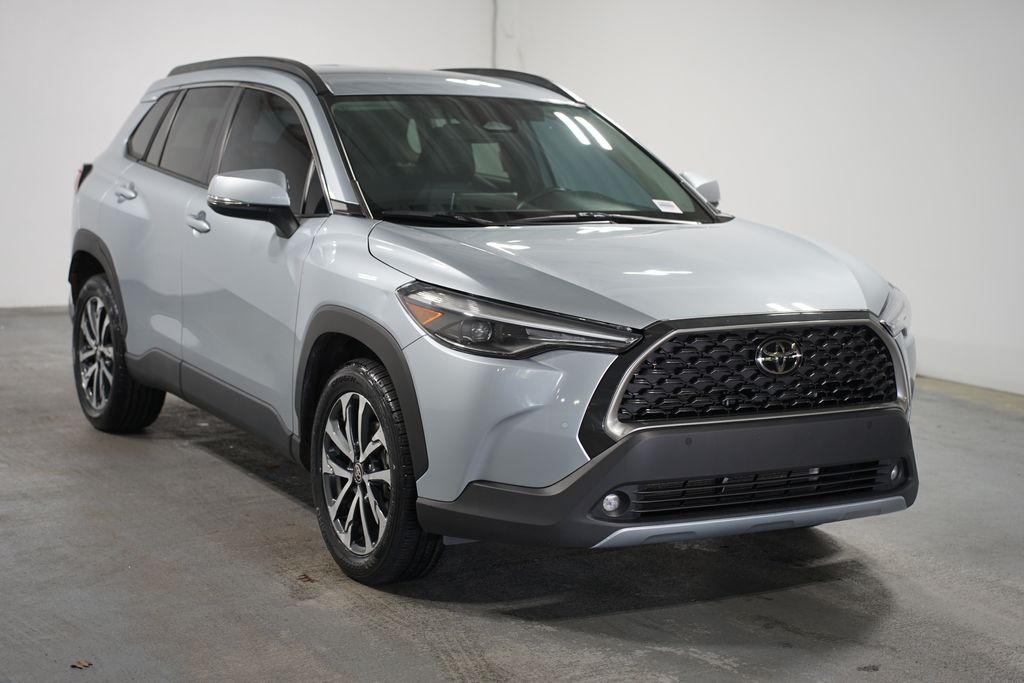 2024 Toyota Corolla Cross XLE 3