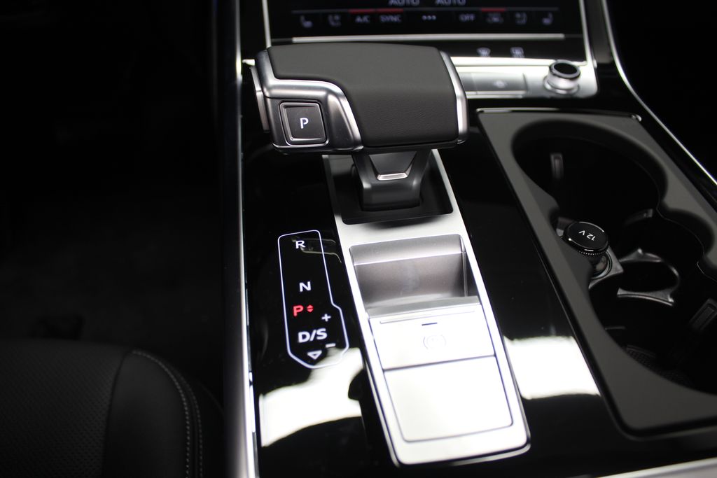 Thumbnail: 2026 Audi Q8 - 16