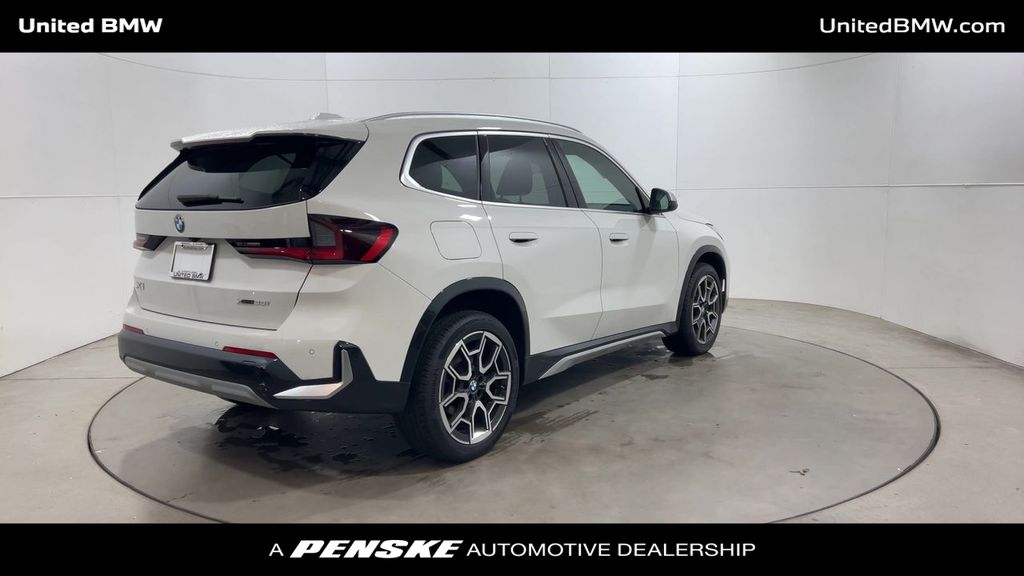 Thumbnail: 2023 BMW X1 - 8
