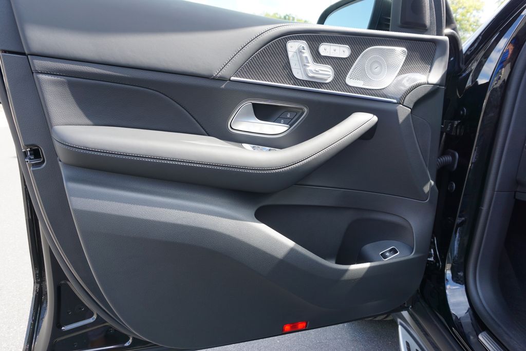 Thumbnail: 2026 Mercedes-Benz GLS - 29