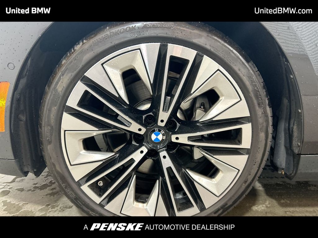 Thumbnail: 2024 BMW 5 Series - 10