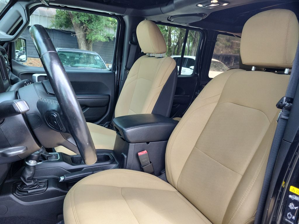 2020 Jeep Wrangler Unlimited Black and Tan - Photo 20