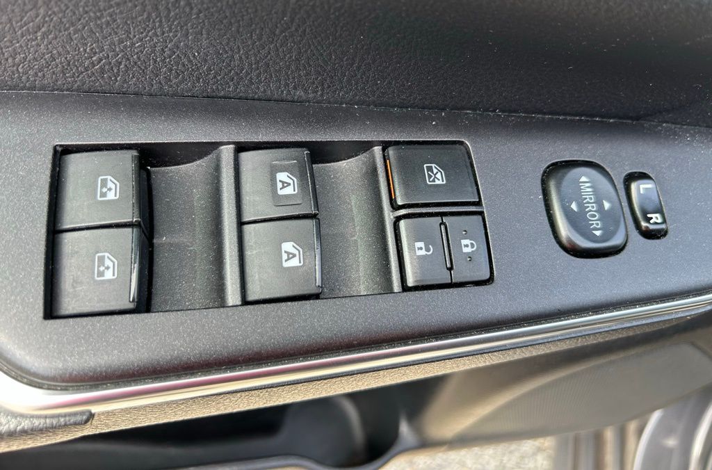 Thumbnail: 2016 Toyota Camry - 17