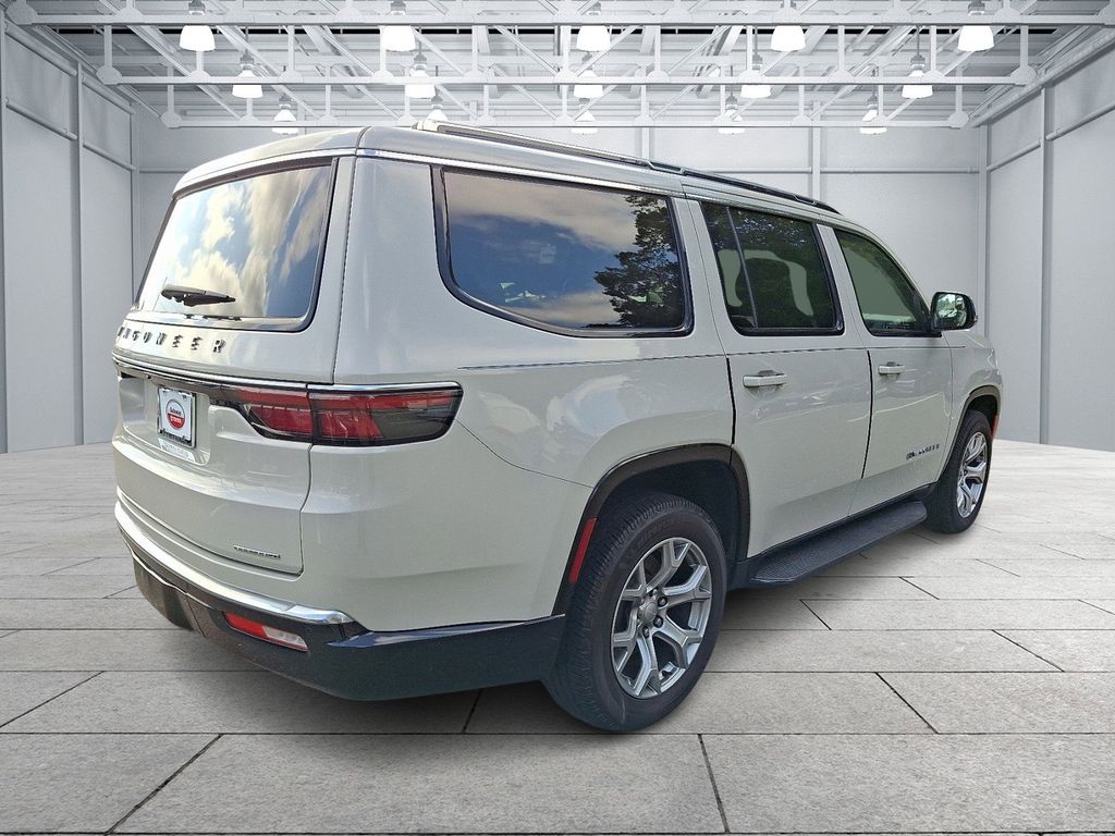 Thumbnail: 2022 Jeep Wagoneer - 4