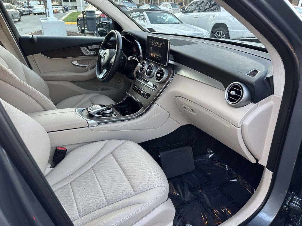 Thumbnail: 2019 Mercedes-Benz GLC - 20