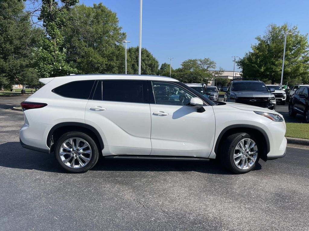 Used 2021 Toyota Highlander SUV