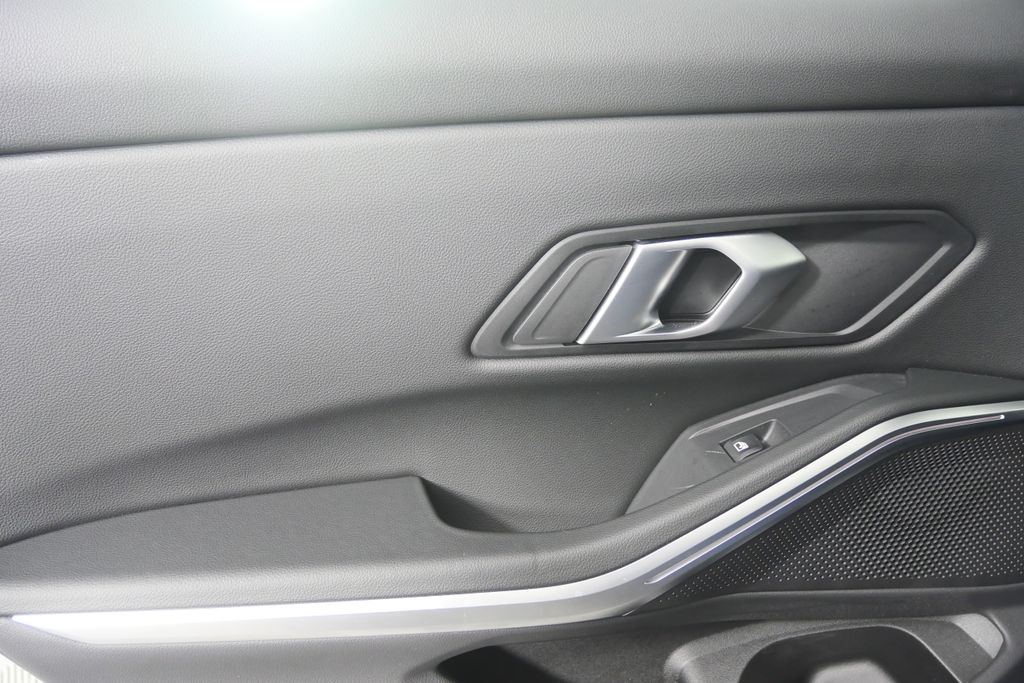 Thumbnail: 2025 BMW 3 Series - 13