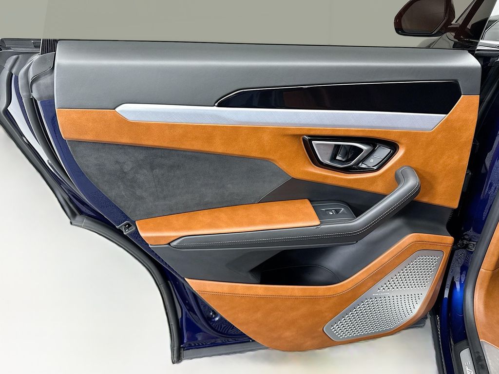 Thumbnail: 2020 Lamborghini Urus - 25