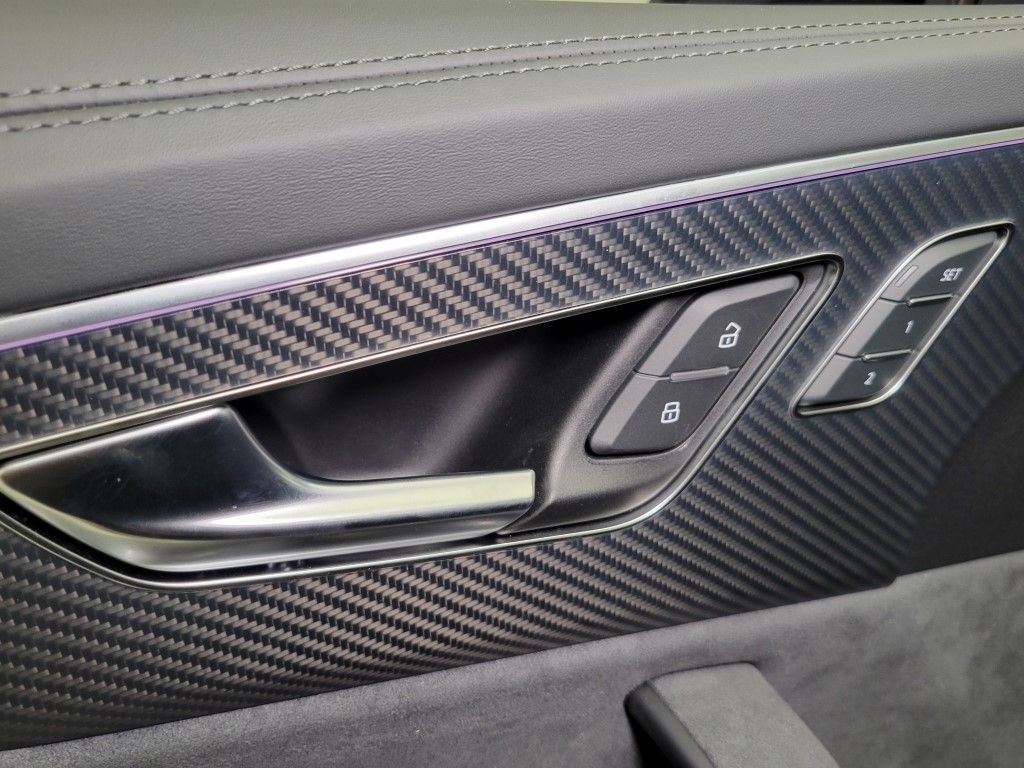 Thumbnail: 2026 Audi RS Q8 - 32