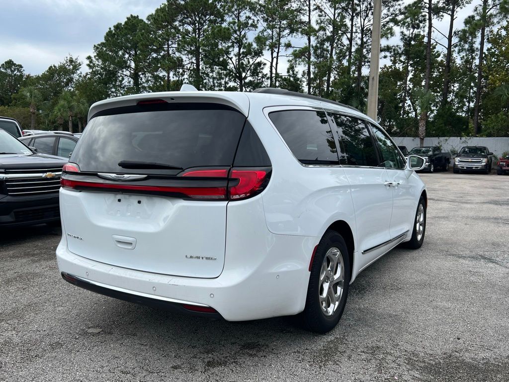 2022 Chrysler Pacifica Limited 3