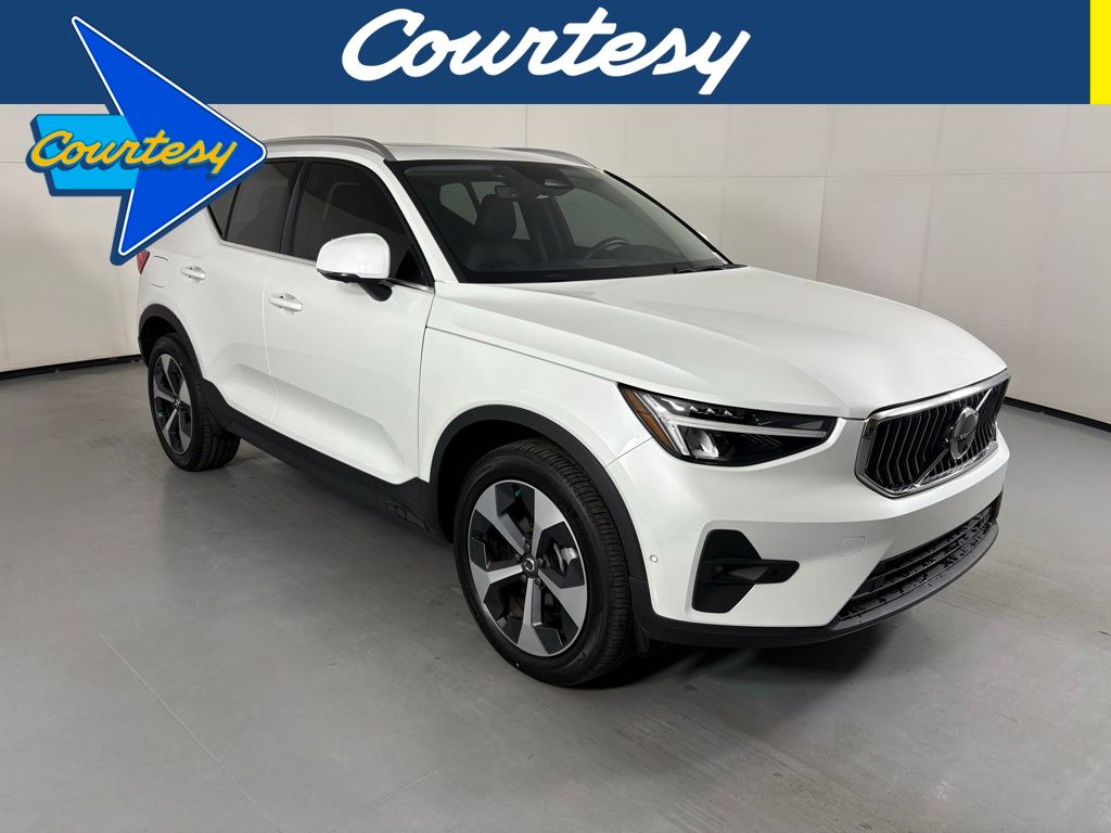 2025 Volvo XC40