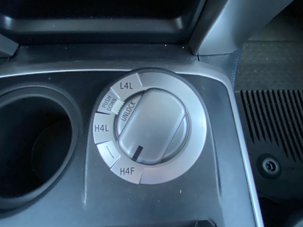 2016 Toyota 4Runner Limited 18