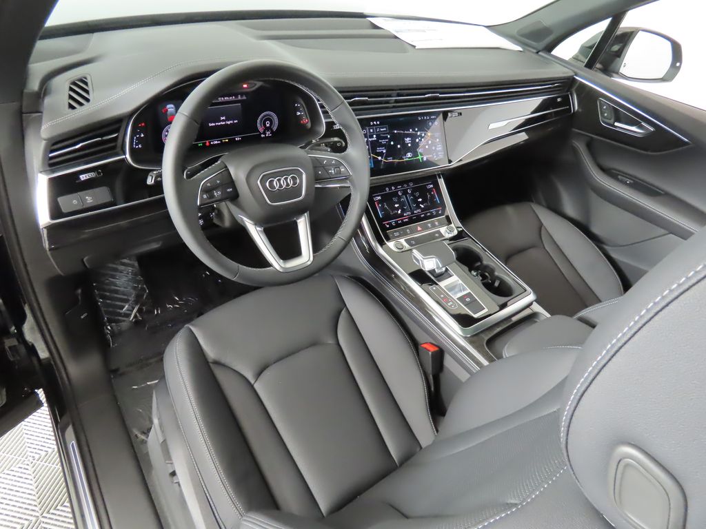 2025 Audi Q7  32