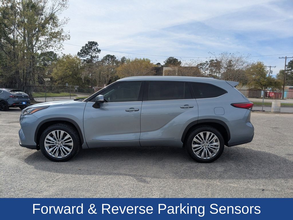 2023 Toyota Highlander Hybrid Platinum