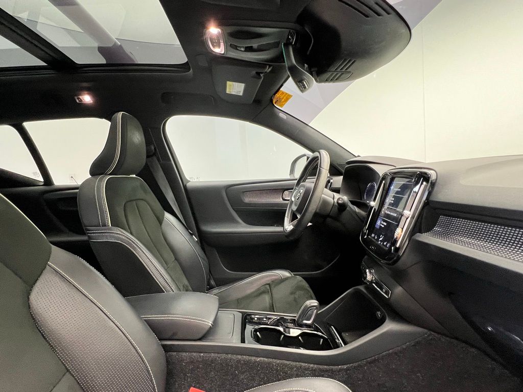 Thumbnail: 2021 Volvo XC40 - 6