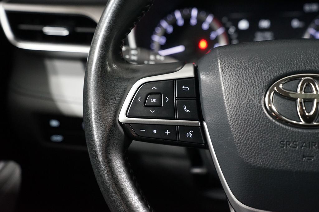 Thumbnail: 2023 Toyota Highlander - 14