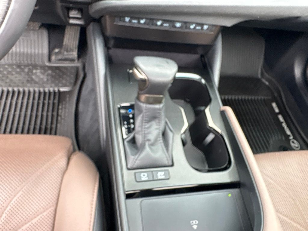 Thumbnail: 2024 Lexus ES - 16