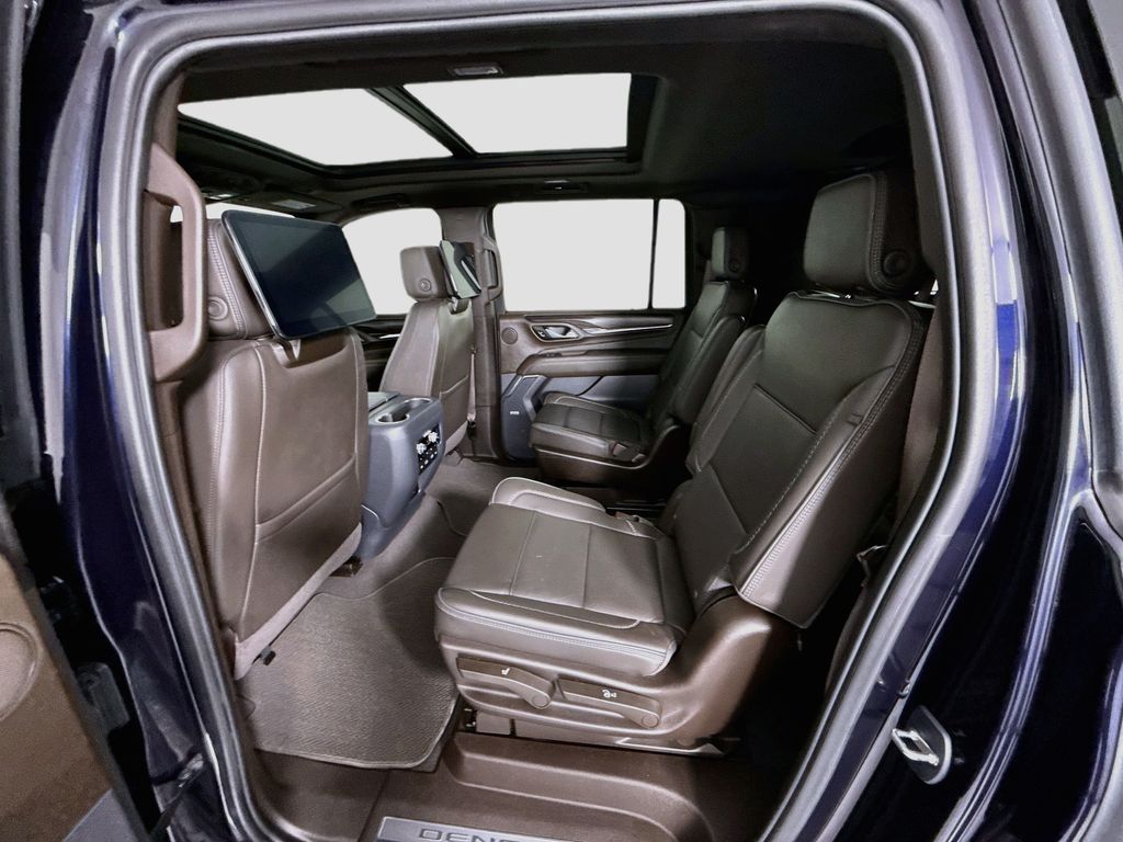 Thumbnail: 2023 GMC Yukon XL - 21