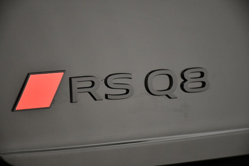 Thumbnail: 2026 Audi RS Q8 - 9