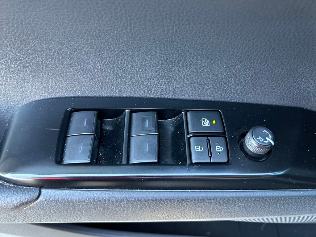 Thumbnail: 2025 Toyota Camry - 16