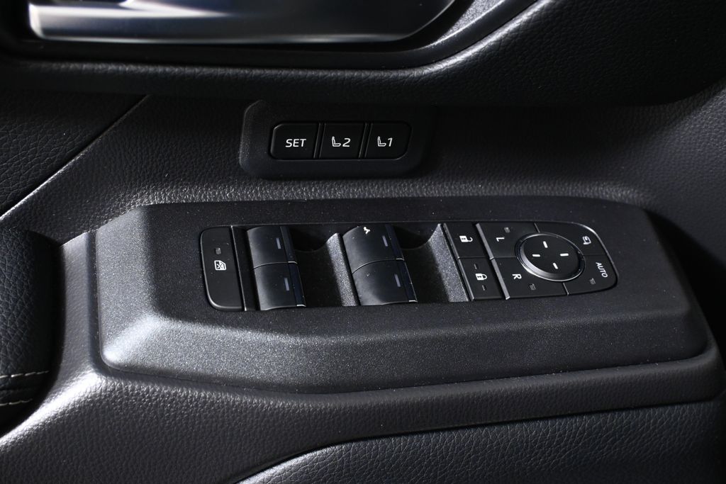 Thumbnail: 2025 Toyota Land Cruiser - 32