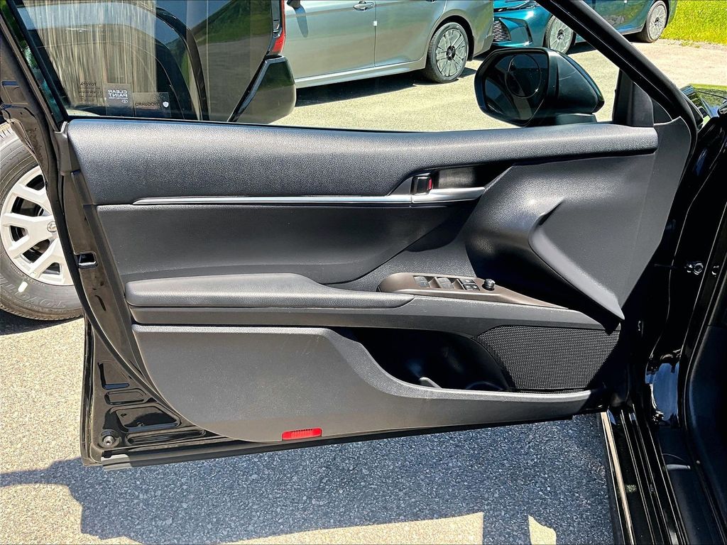 2024 Toyota Camry — photo 8